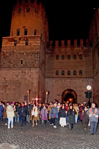 Il pellegrinaggio al Divino Amore nella sua tappa a Porta San Sebastiano